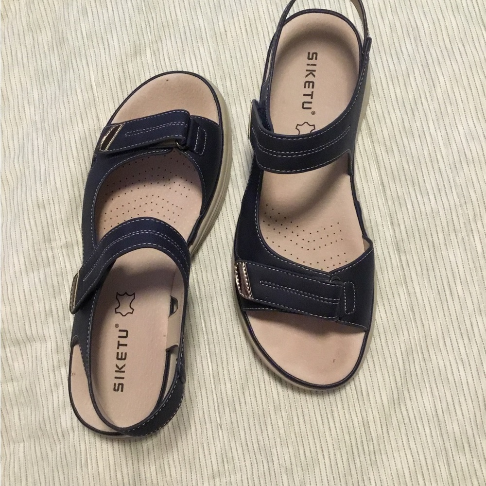 Skechers Navy and Tan Adjustable Strap Sandals - Picture 5 of 5